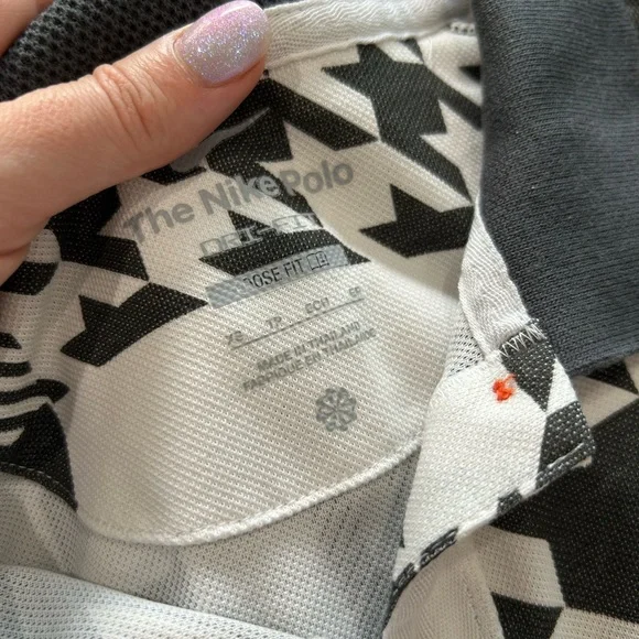 Nike Black and White Short Sleeve Top - Picture 3 of 4
